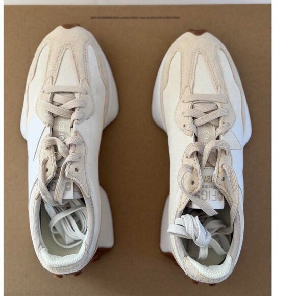 Figs New Balance 327 in Cream, Size 7 - Picture 5 of 12